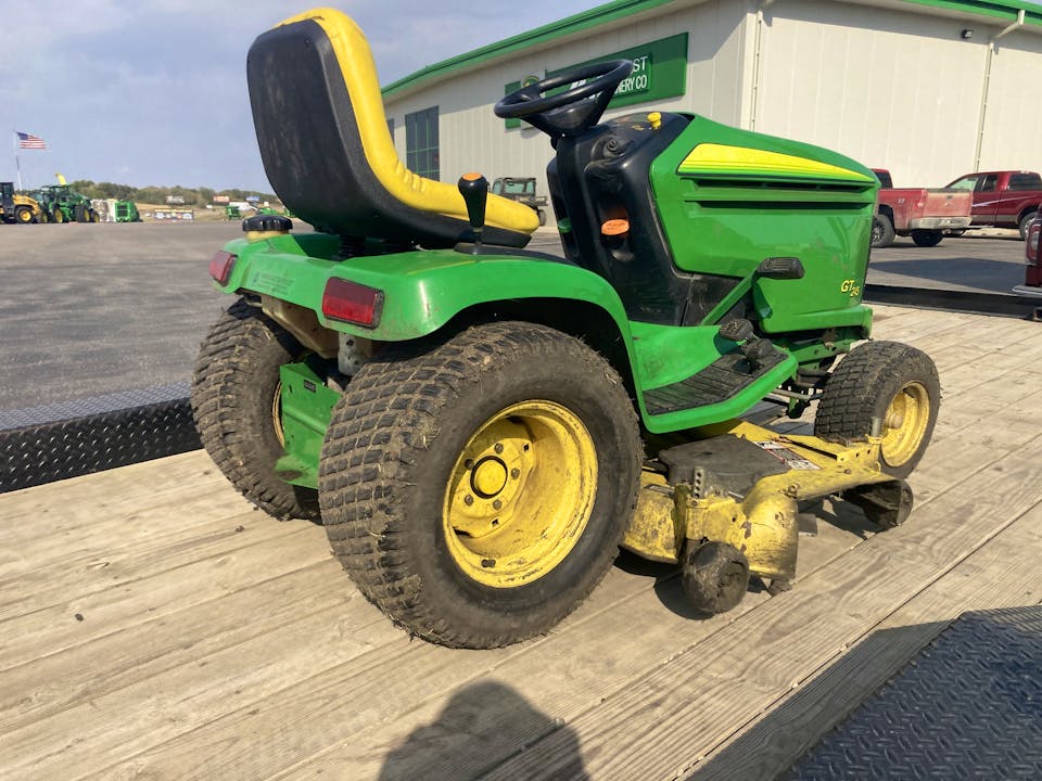 John Deere GT245