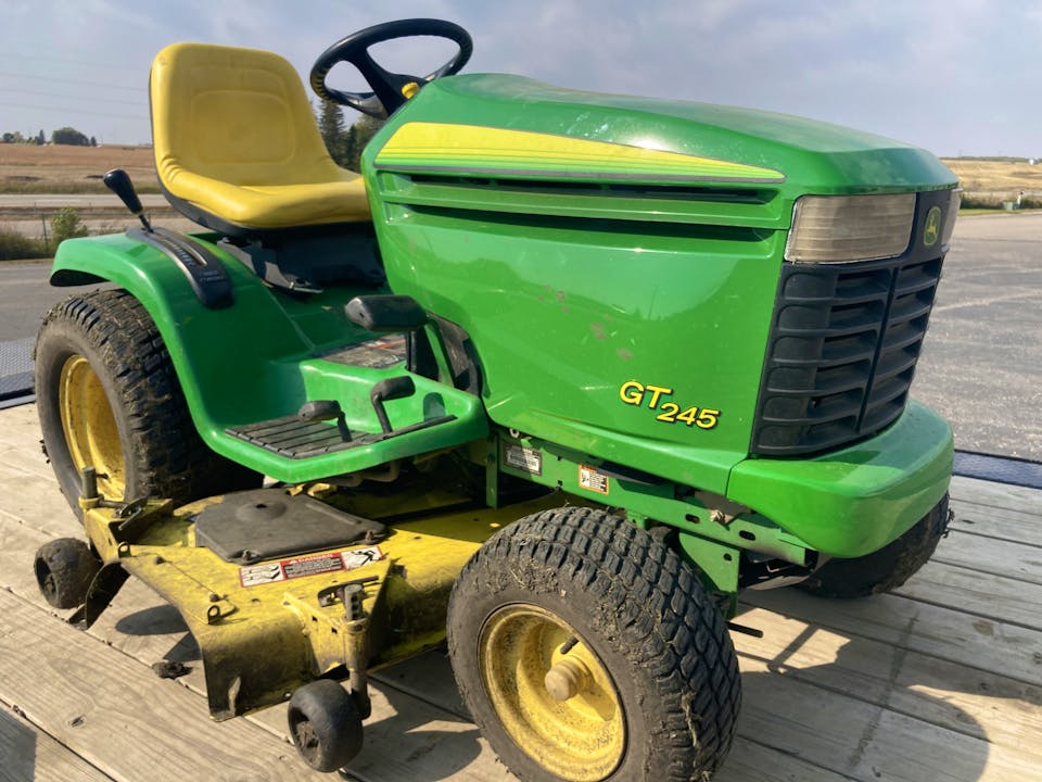 John Deere GT245