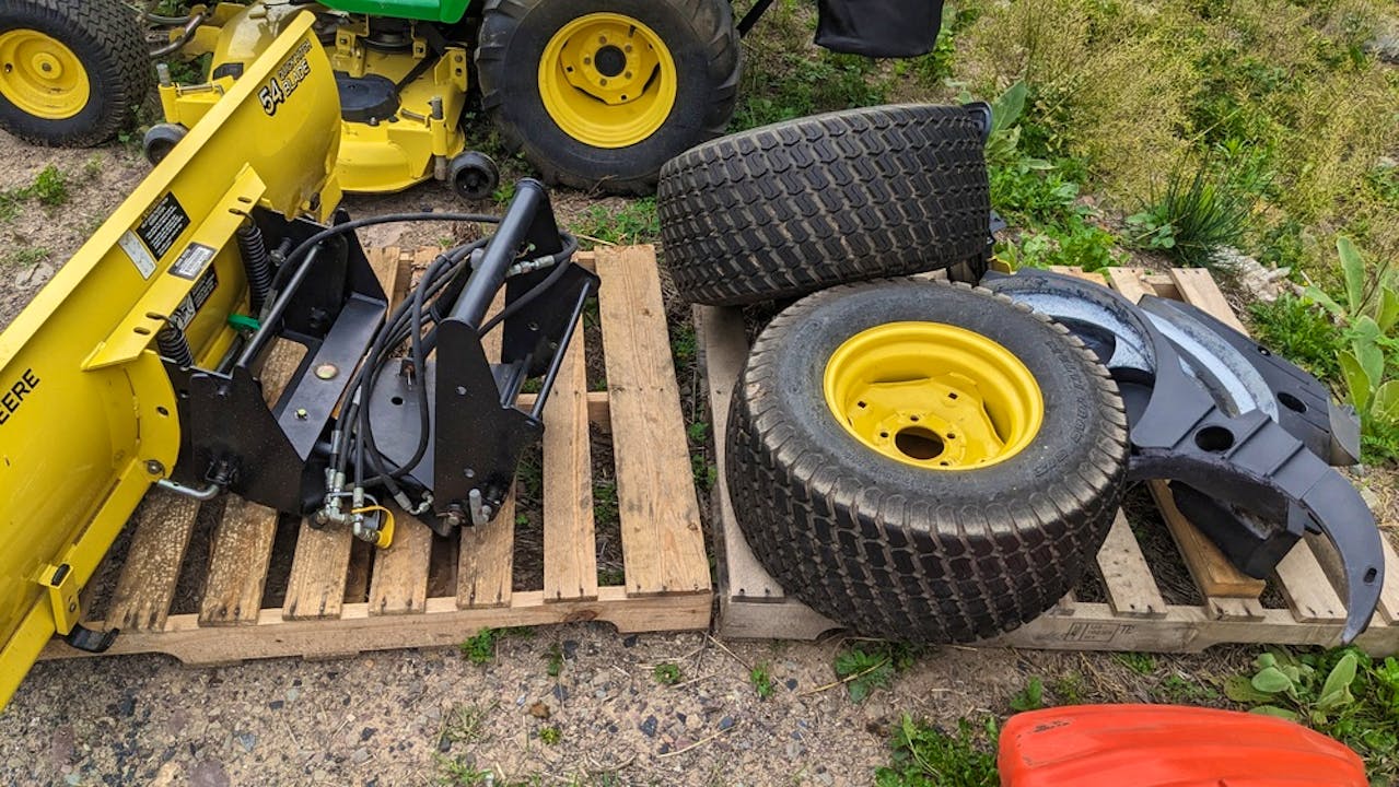 John Deere X475