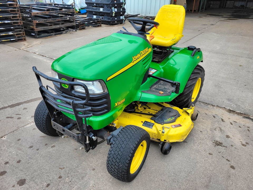 John Deere X585