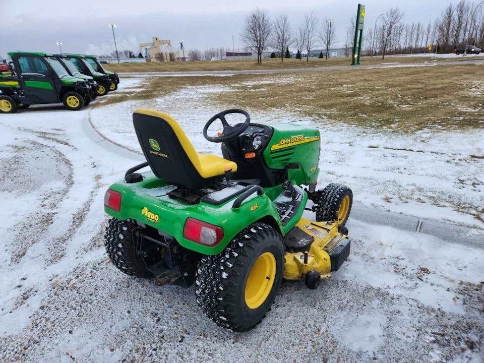 John Deere X585