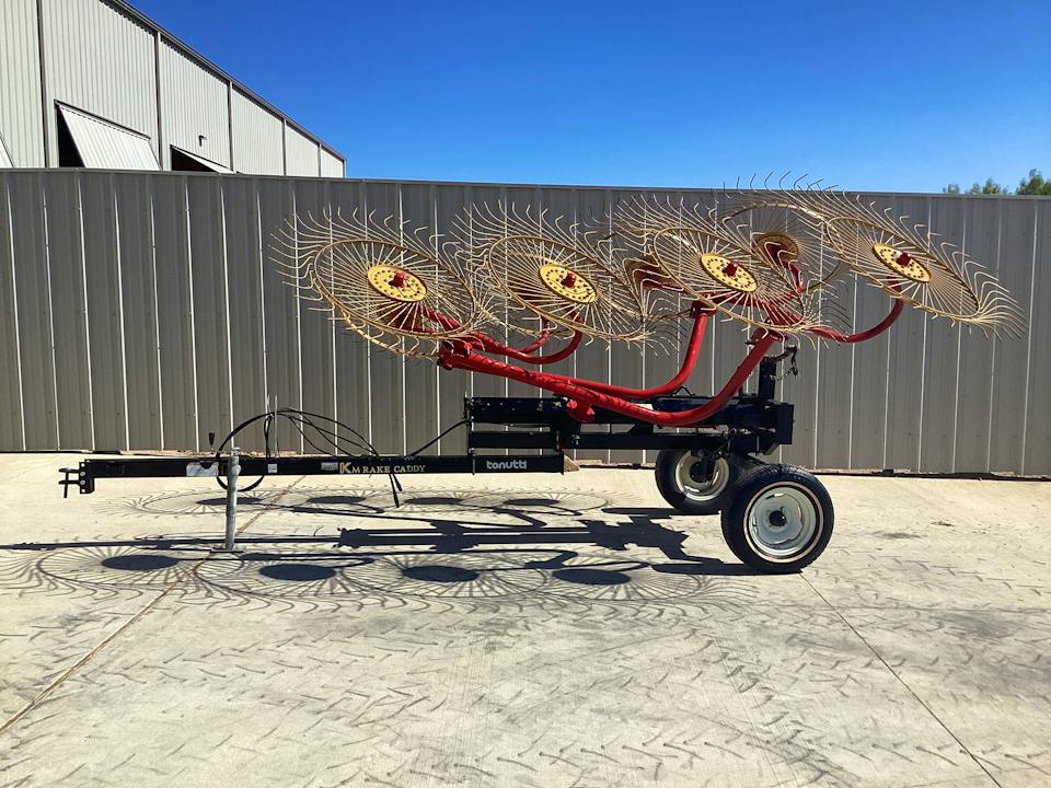 Tonutti 8 Wheel Rake