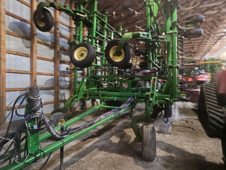 John Deere 2210