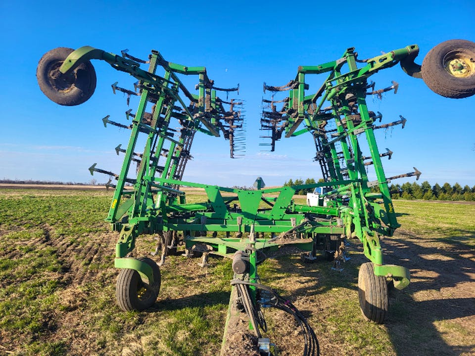 John Deere 2210