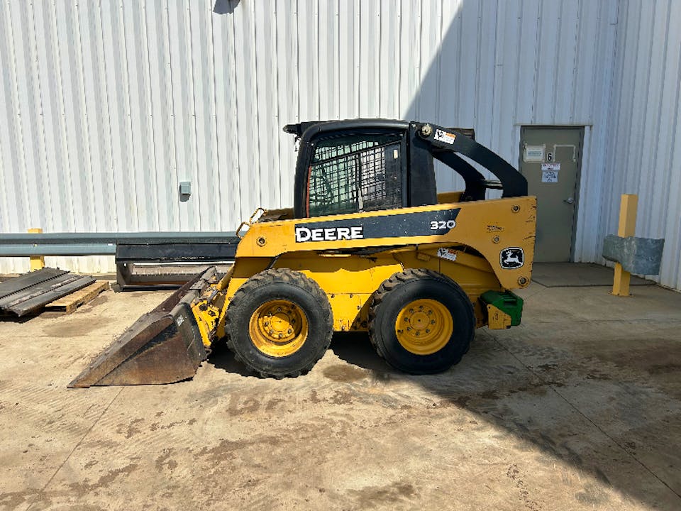 John Deere 320