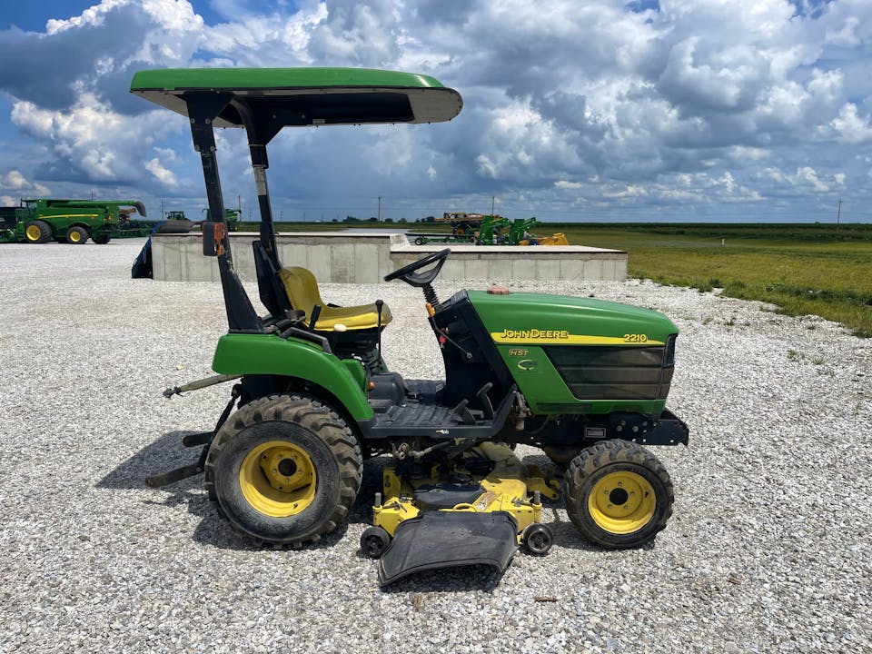 John Deere 2210