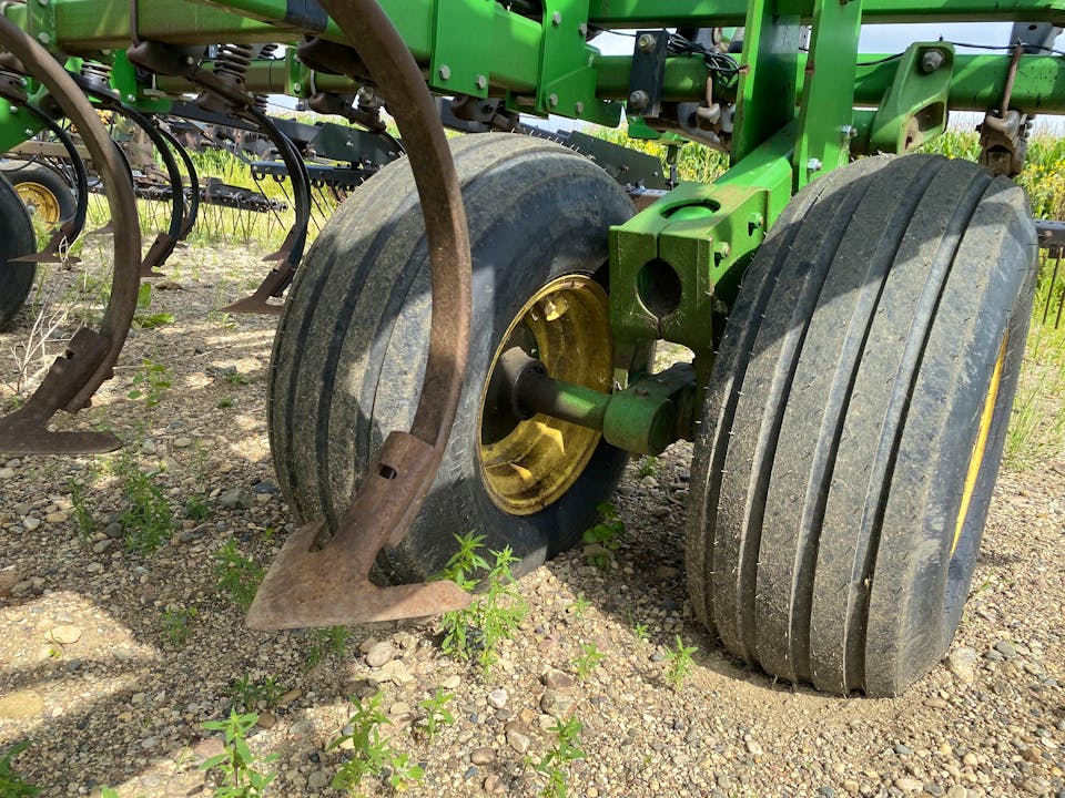 John Deere 2210