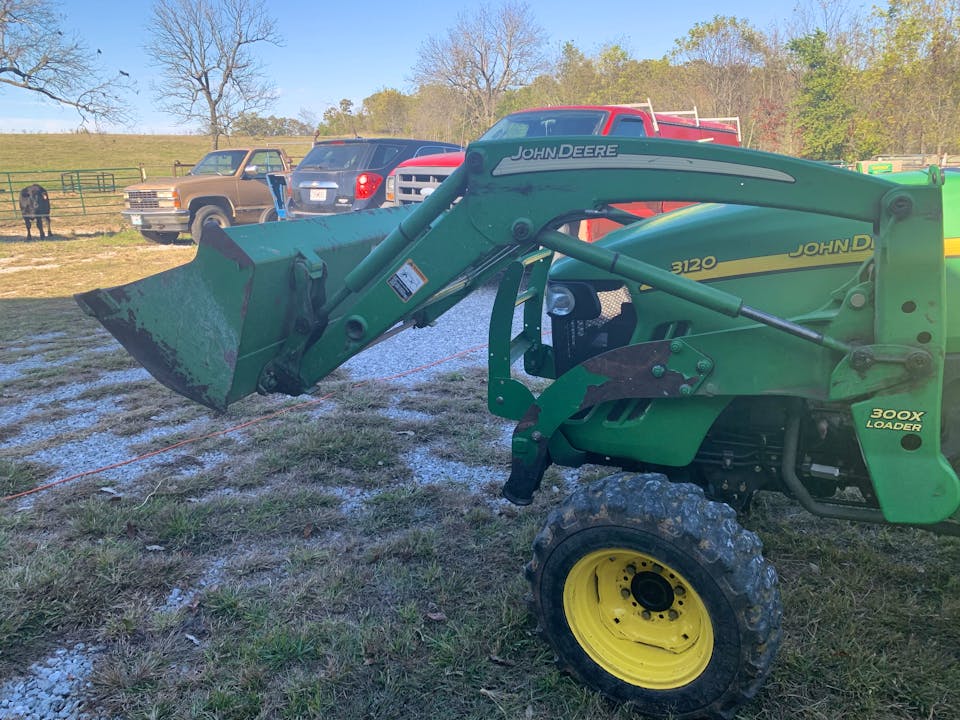 John Deere 3120