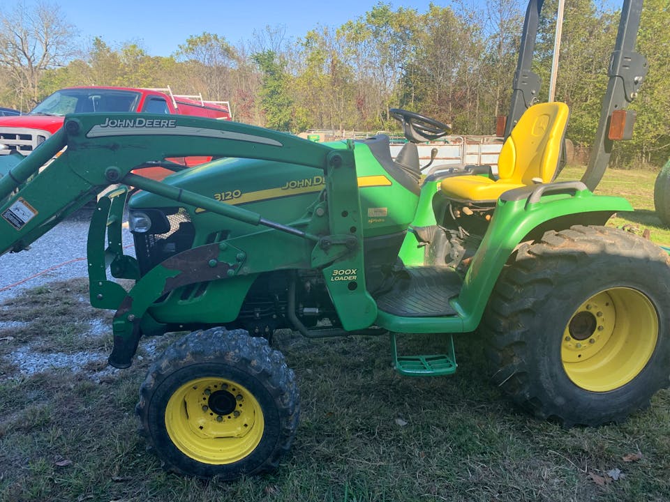 John Deere 3120