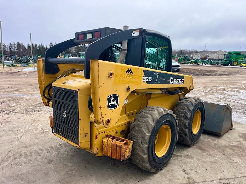 John Deere 328