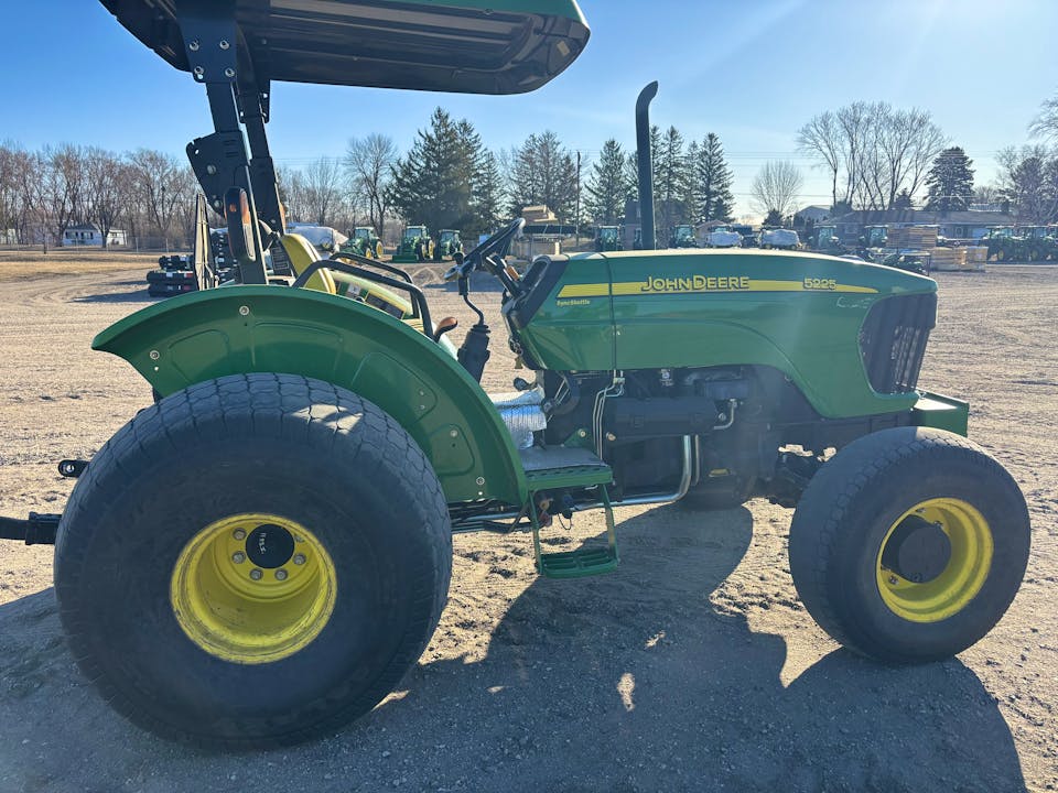 John Deere 5225