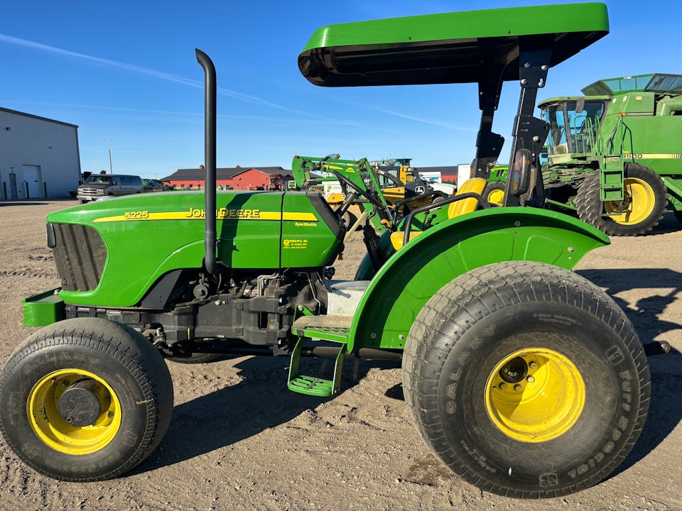 John Deere 5225