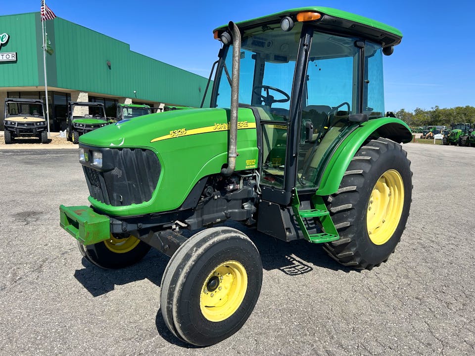 John Deere 5325