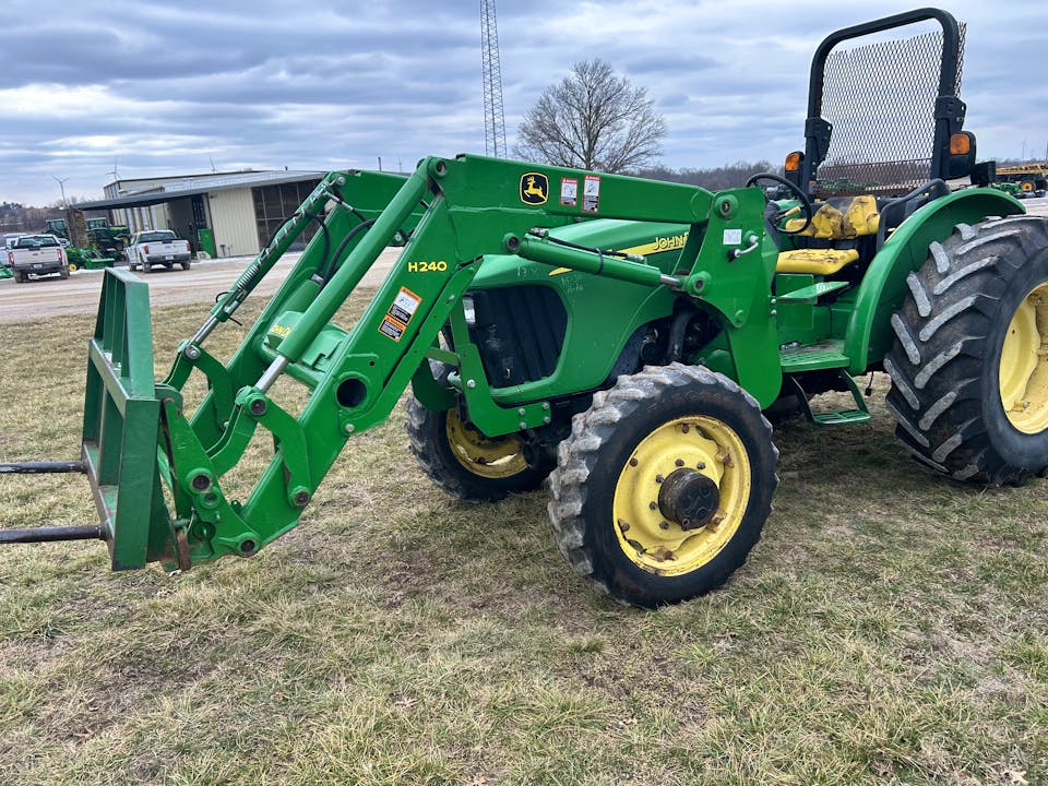 John Deere 5325