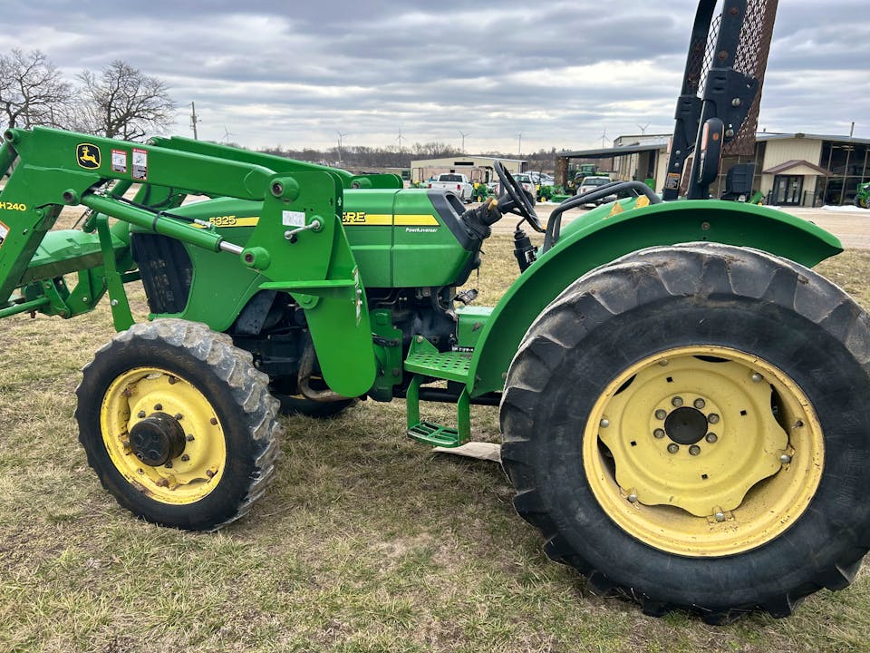 John Deere 5325