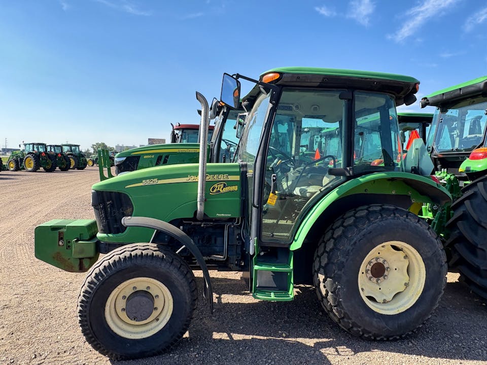 John Deere 5525