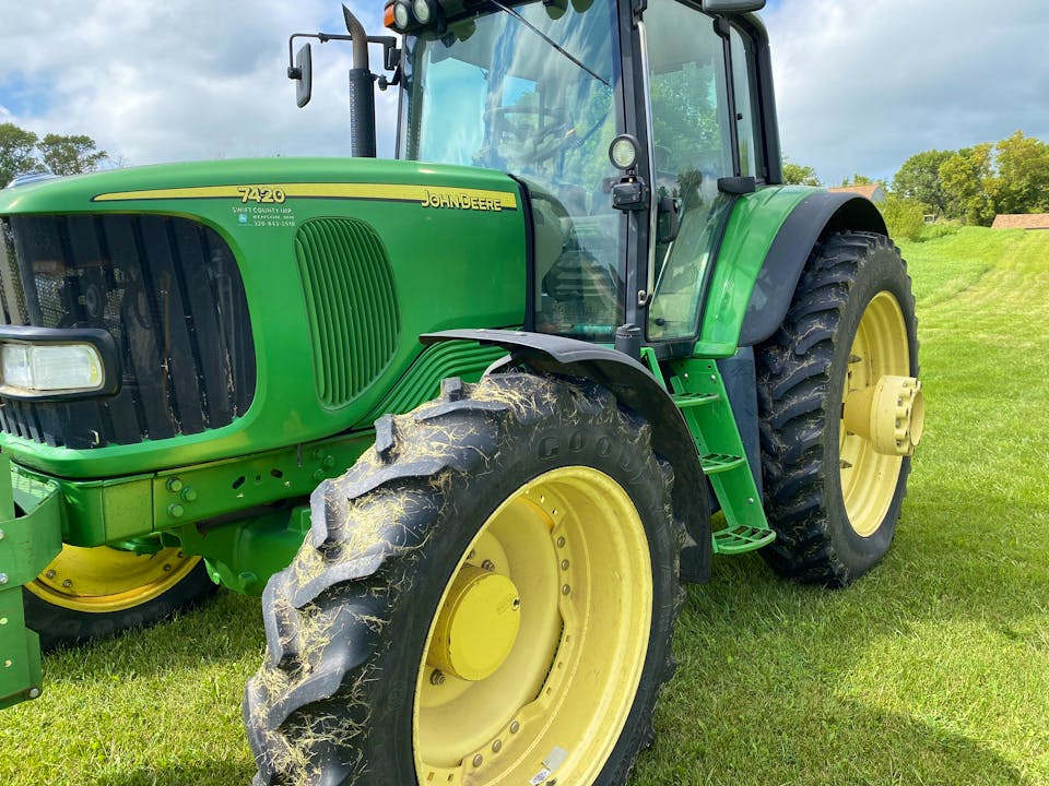 John Deere 7420