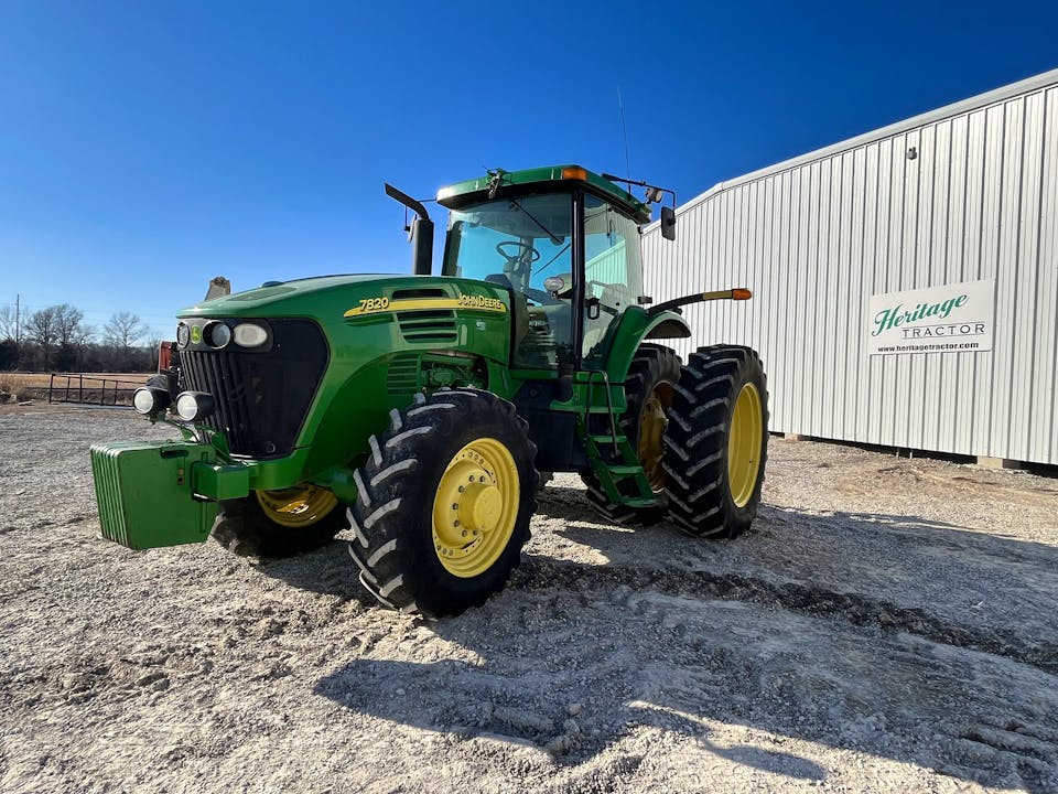 John Deere 7820