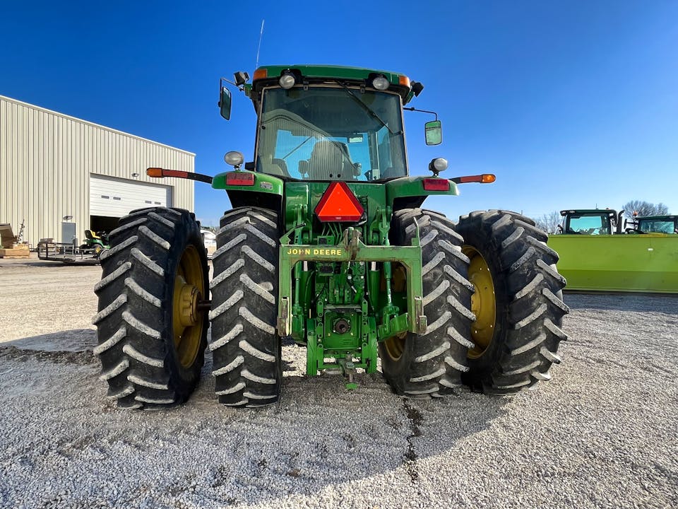 John Deere 7820