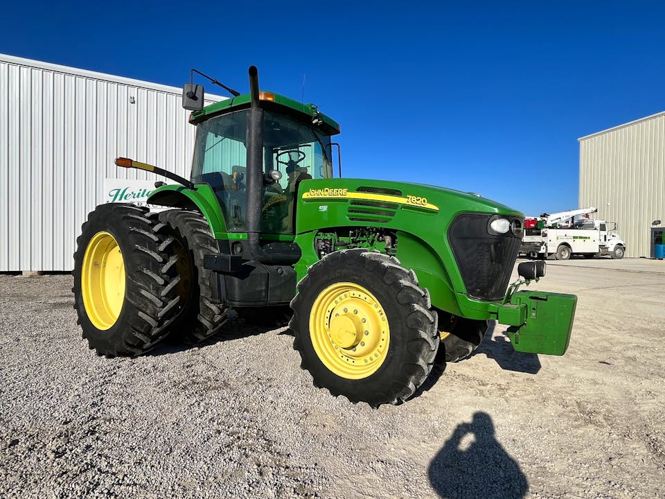 John Deere 7820