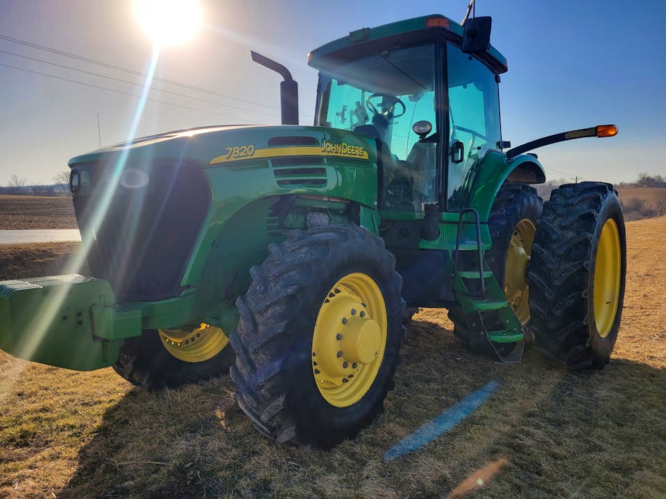 John Deere 7820