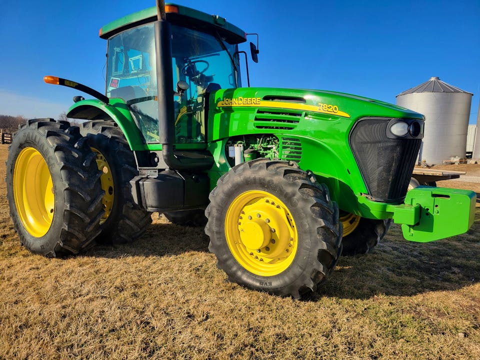 John Deere 7820