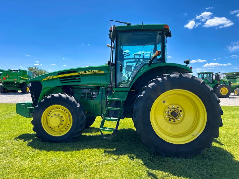 John Deere 7820