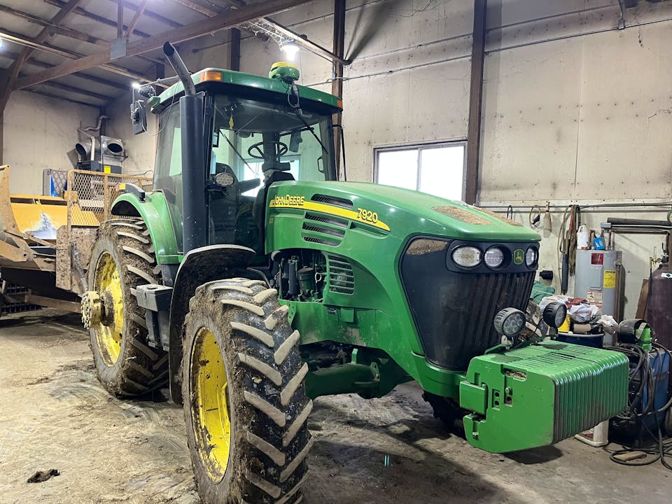 John Deere 7920