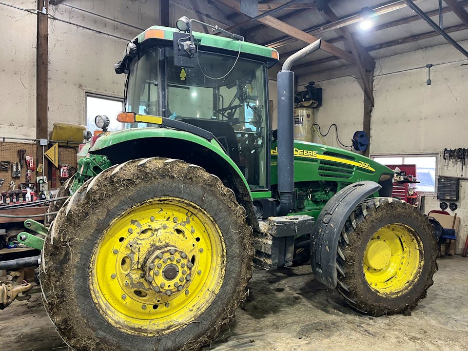 John Deere 7920