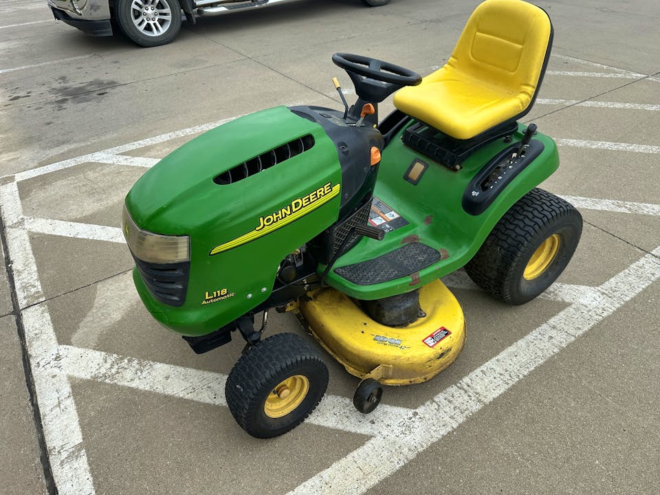 John Deere L118