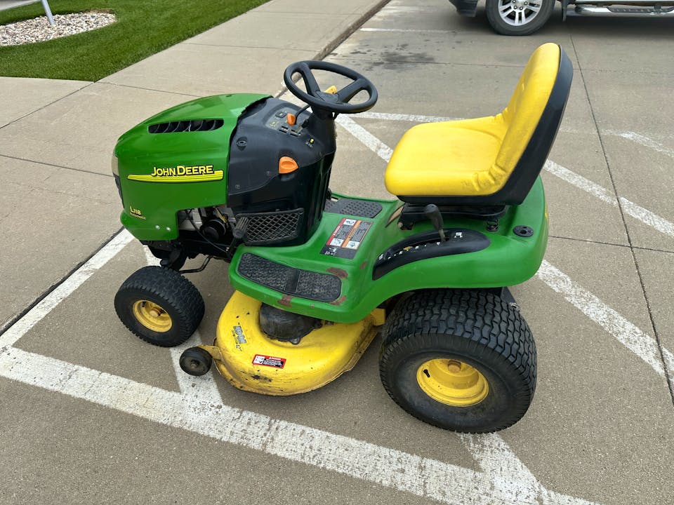 John Deere L118