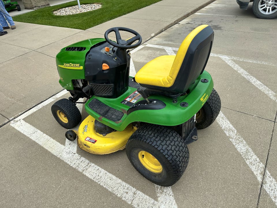 John Deere L118