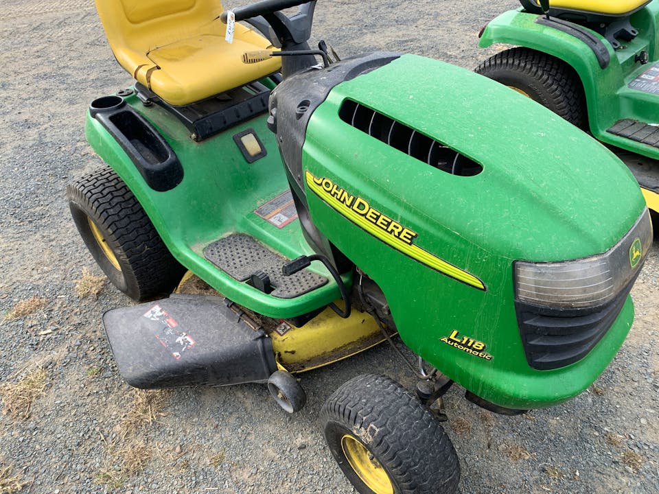 John Deere L118
