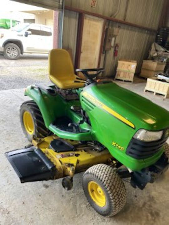 John Deere X740