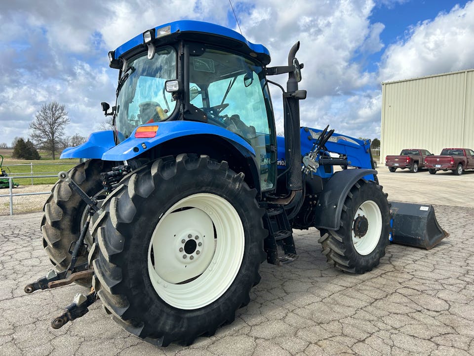 New Holland TS125A Deluxe Cab