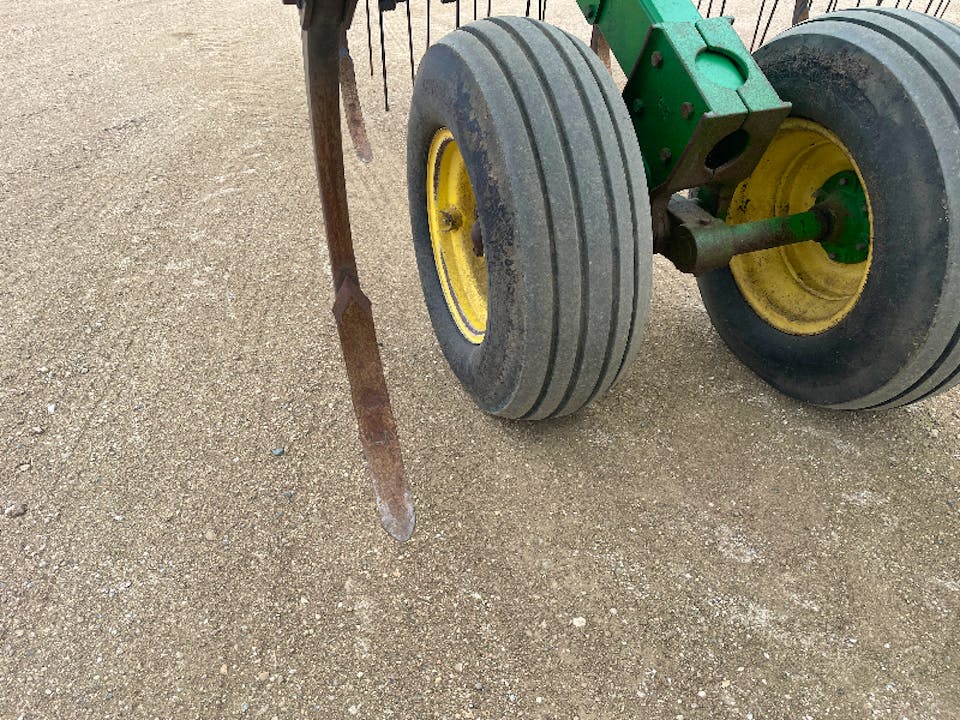 John Deere 2410