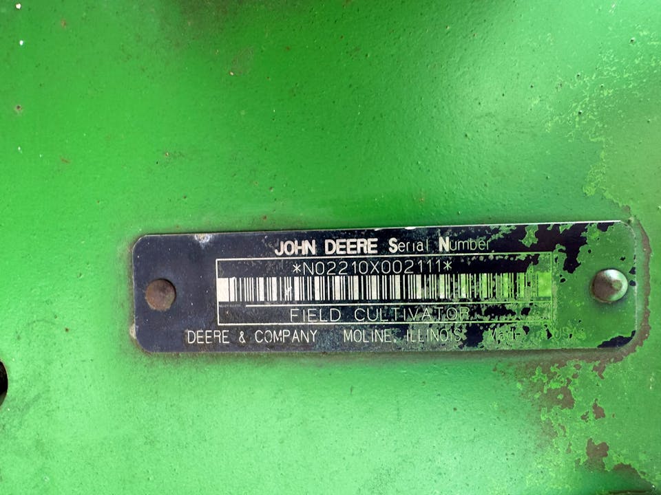 John Deere 2210