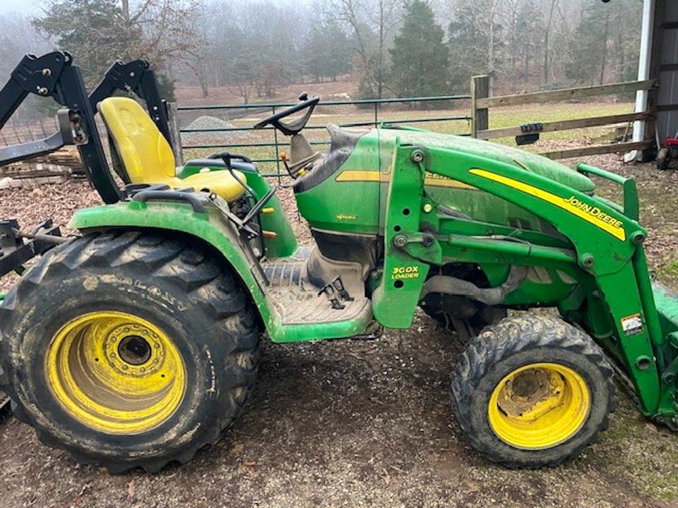 John Deere 3120