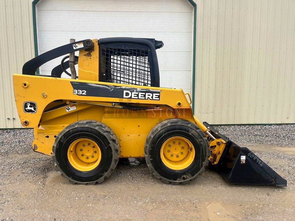 John Deere 332