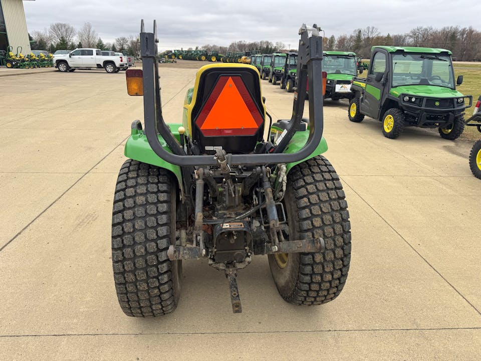 John Deere 3320
