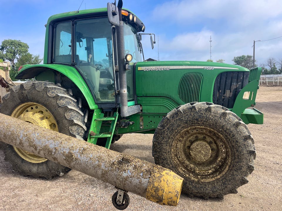 John Deere 7520