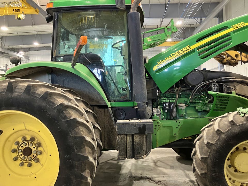 John Deere 7820