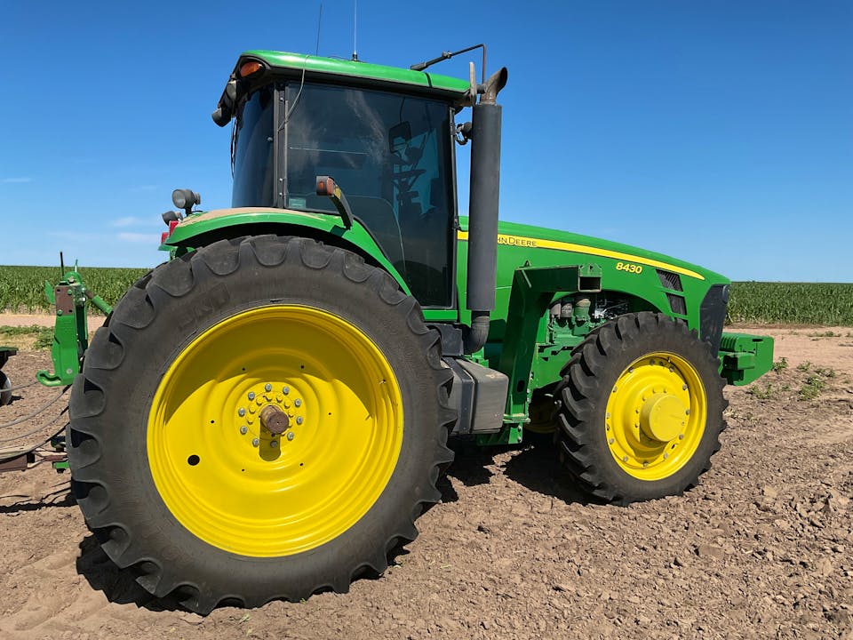 John Deere 8430