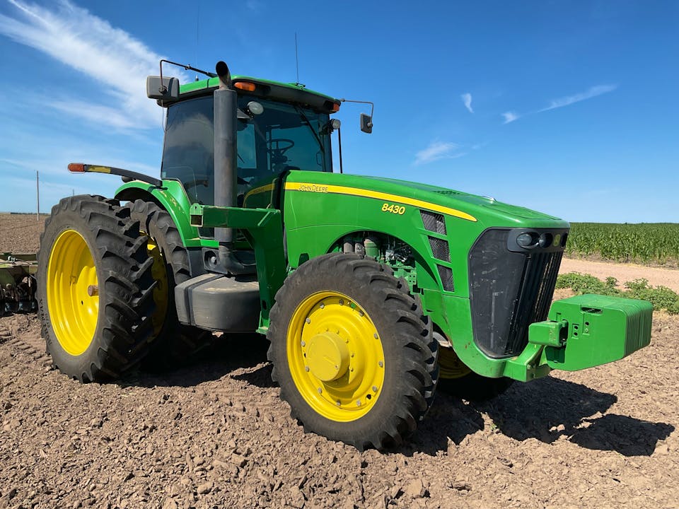 John Deere 8430