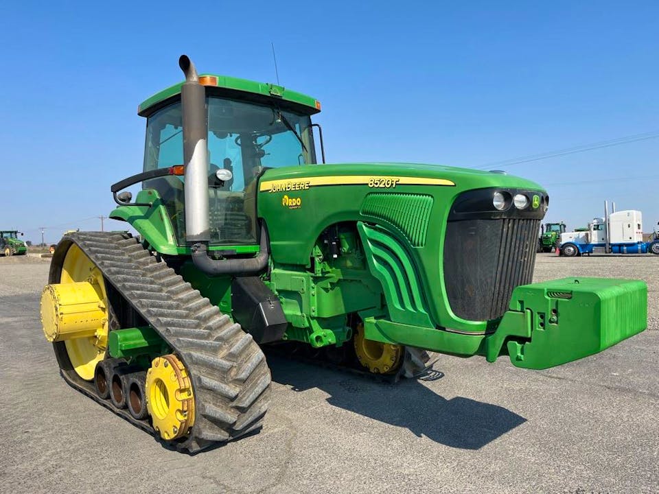 John Deere 8520T
