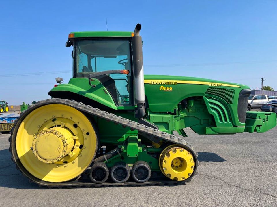 John Deere 8520T