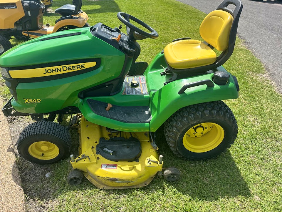 John Deere X540