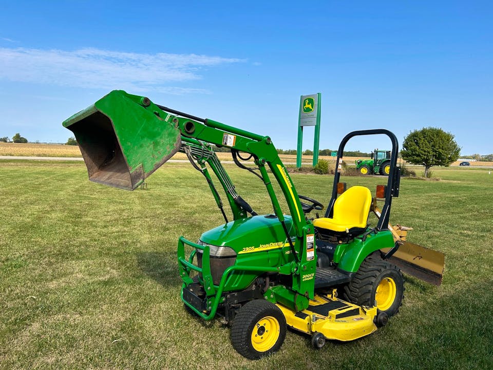 John Deere 2305