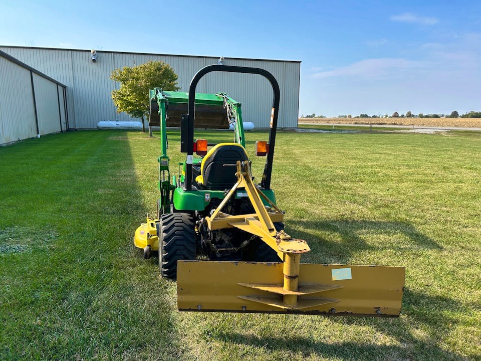 John Deere 2305