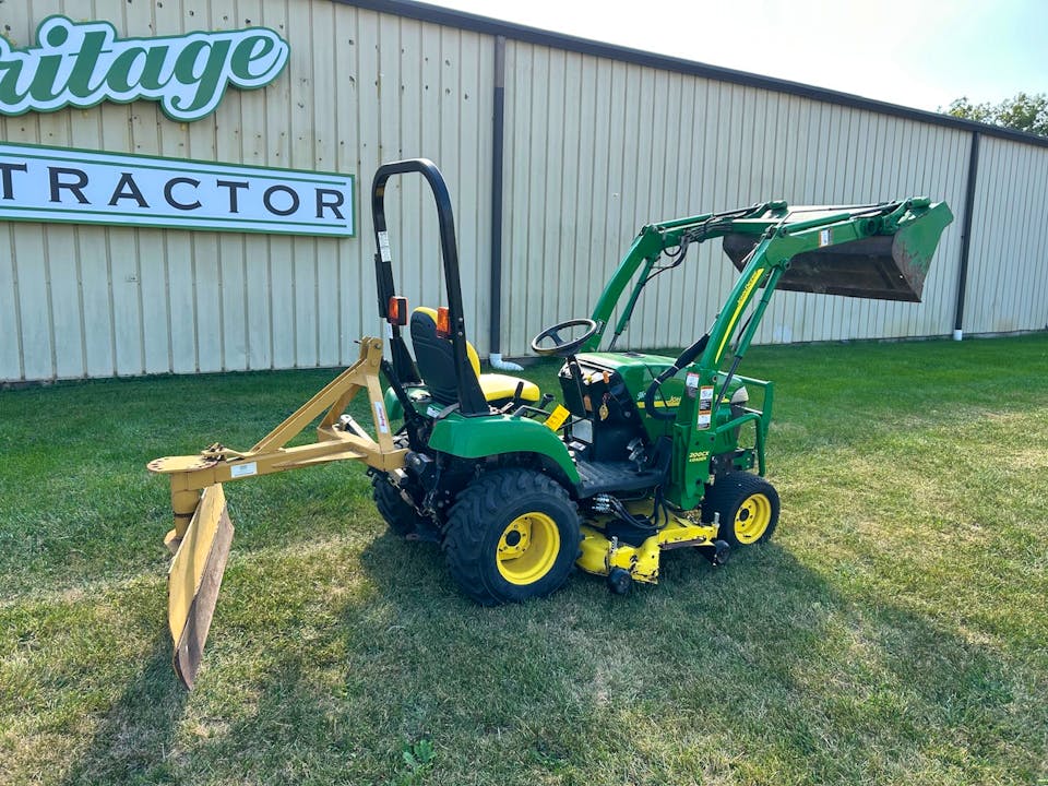 John Deere 2305